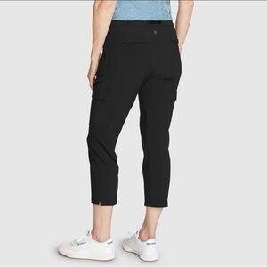 Eddie Bauer black cargo cropped hiking pants